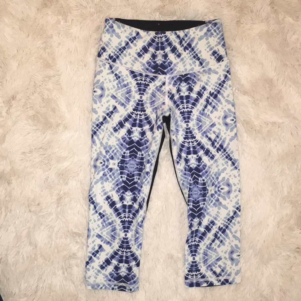 VICTORIAS SECRET CROPPED LEGGINGS